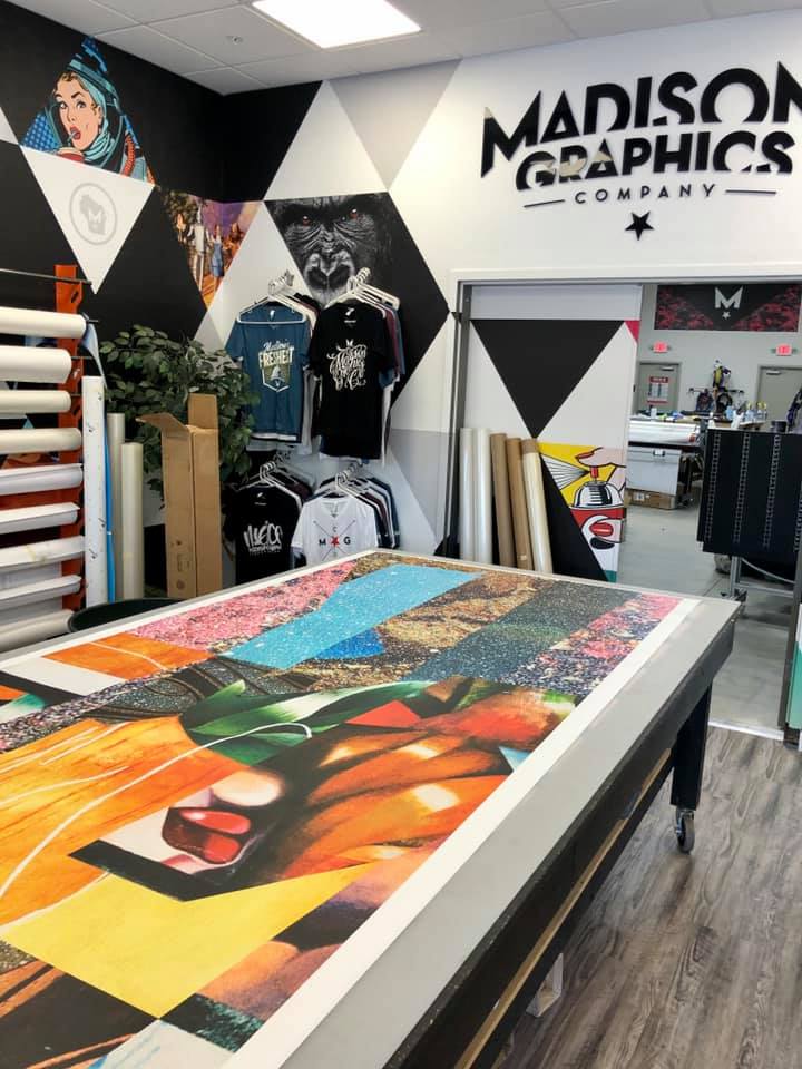 Graphics banner on table